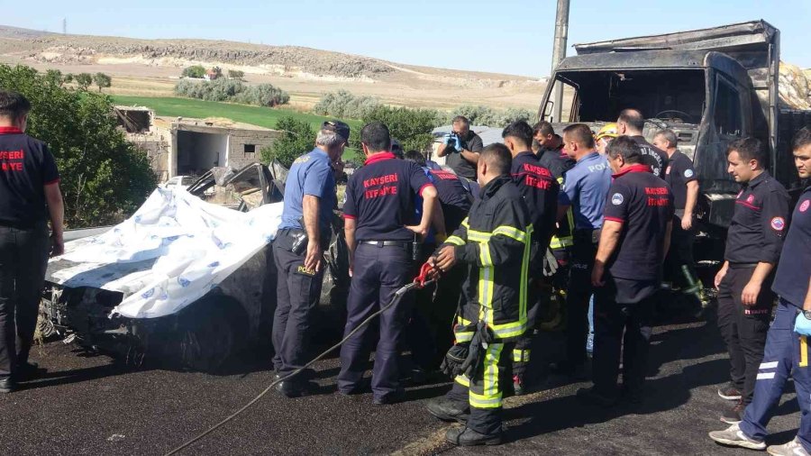 Kayseri’deki Feci Kazada Yanarak Can Veren 2 Kişinin Cenazesi Morga Kaldırıldı