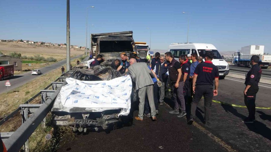 Kayseri’deki Feci Kazada Yanarak Can Veren 2 Kişinin Cenazesi Morga Kaldırıldı