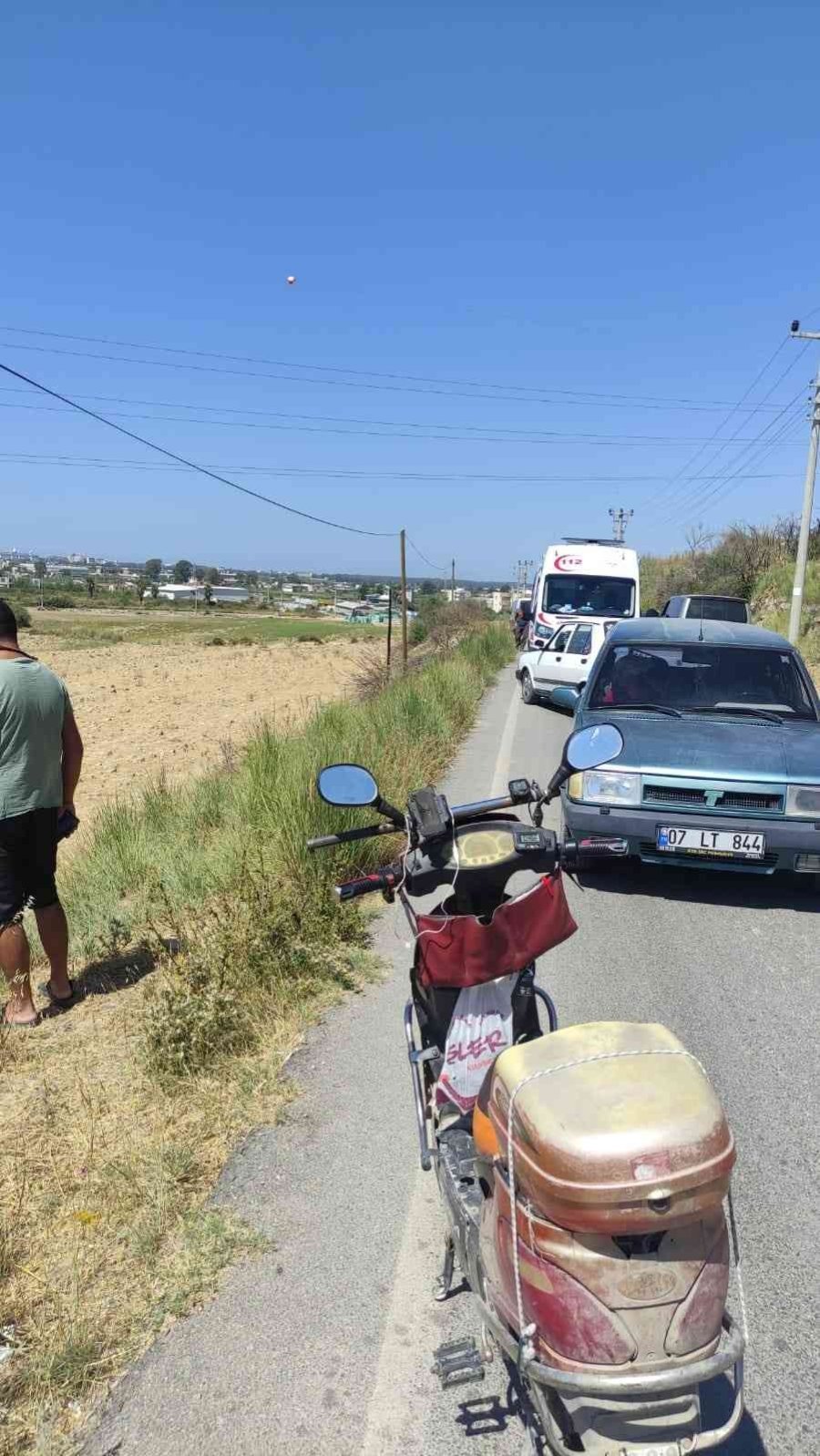 Traktör Şarampole Yuvarlandı: 2 Yaralı