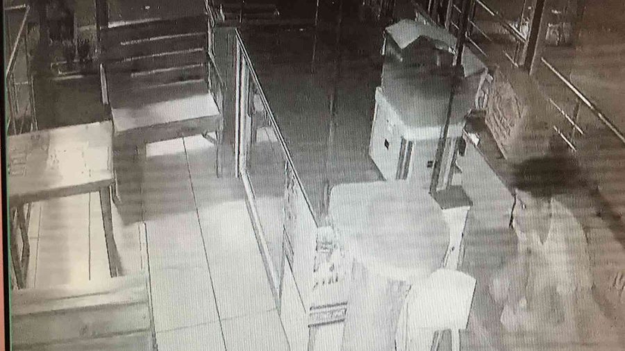 Arsız Hırsız İkinci Gün Para Bulamayınca Limonata İçti, Bal Kavanozunu Çaldı