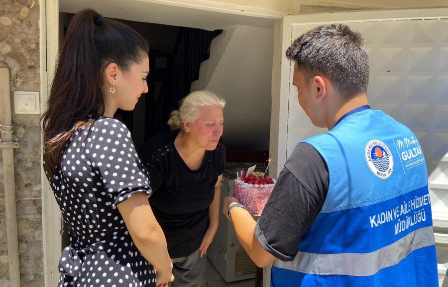 Oğlu Şehit Olduktan Sonra İlk Kez Doğum Günü Kutladı