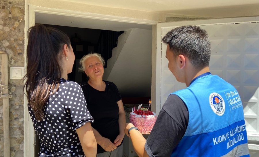 Oğlu Şehit Olduktan Sonra İlk Kez Doğum Günü Kutladı