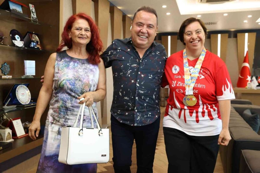 Dünya Şampiyonu Olarak Gururlandırdılar