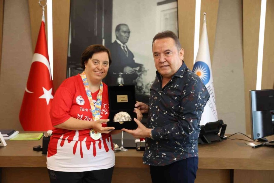 Dünya Şampiyonu Olarak Gururlandırdılar