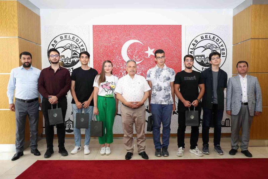 Talas 7/24 Kütüphane Meyvelerini Vermeye Devam Ediyor