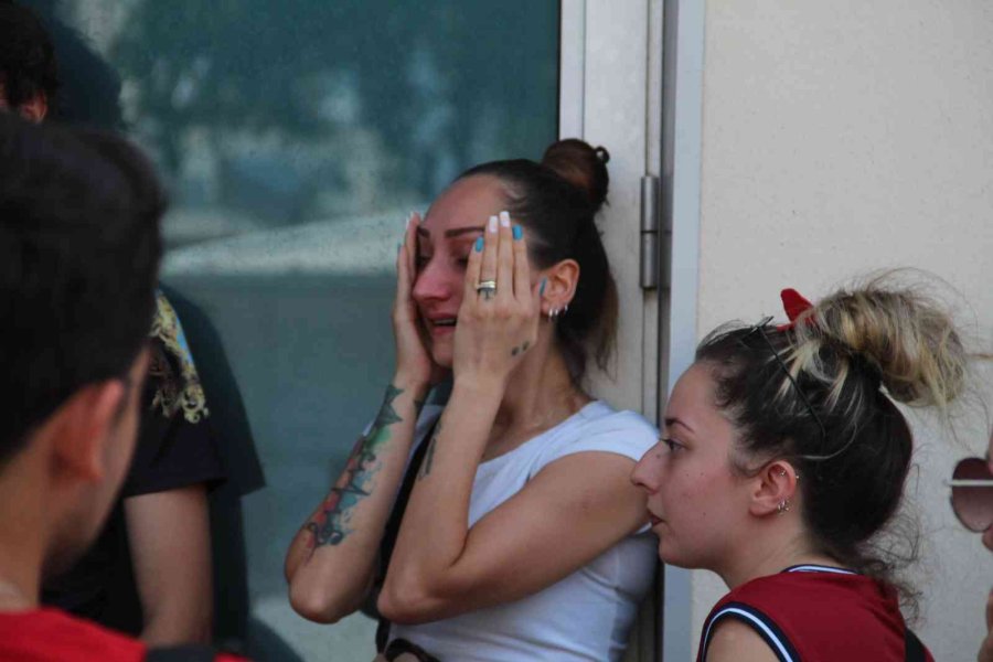 Motosiklet Kazasında Hayatını Kaybeden Genç Öğretmenin Cenazesi Gözyaşları İçinde Alındı