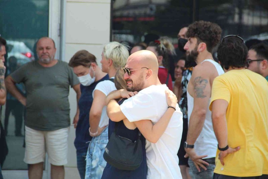 Motosiklet Kazasında Hayatını Kaybeden Genç Öğretmenin Cenazesi Gözyaşları İçinde Alındı