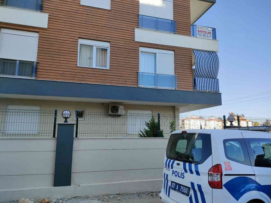 Ceset Kokusu İhbarıyla Girdiler, Su Baskını Çıktı