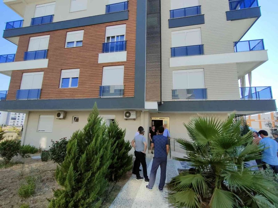 Ceset Kokusu İhbarıyla Girdiler, Su Baskını Çıktı