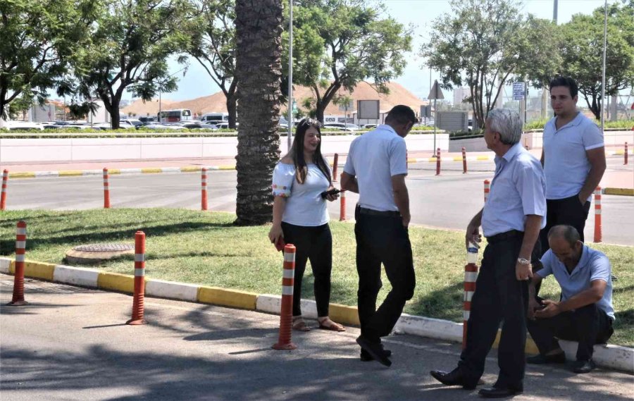 Antalya’nın Yüksek Lisanslı Taksicisi Kübra Kıskandırıyor