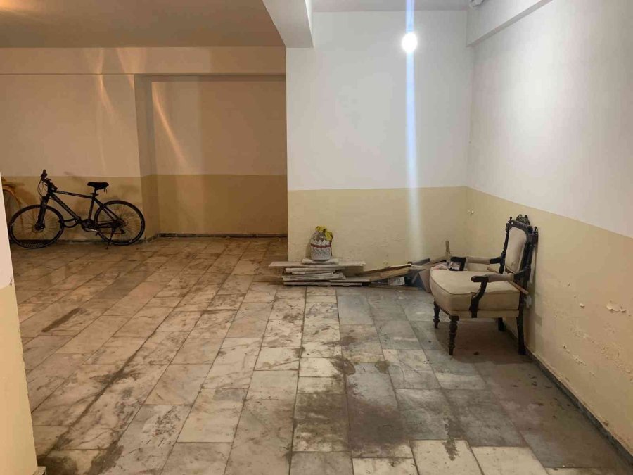 Eskişehir’de 50 Bin Lira Değerindeki İki Motosiklet Apartmanın Garajından Çalındı