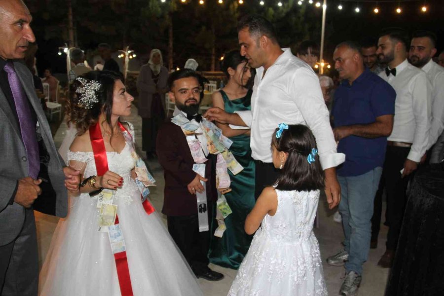 Boyları Küçük Ama Aşkları Çok Büyük