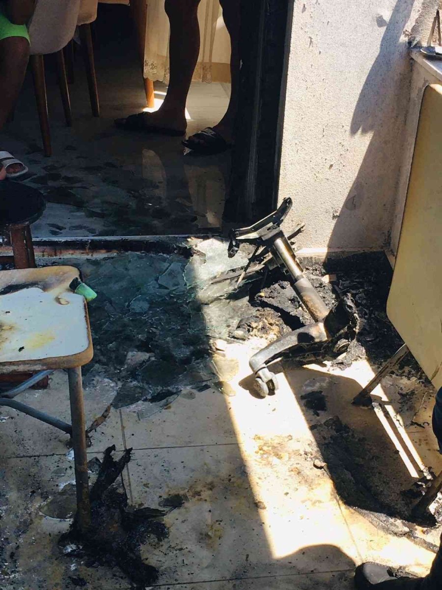 Evde Çıkan Yangın Hasara Neden Oldu