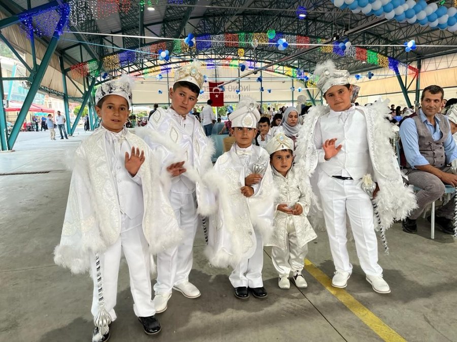 İnönü’de 4. Geleneksel Sünnet Şenliği Kına Gecesiyle Başladı