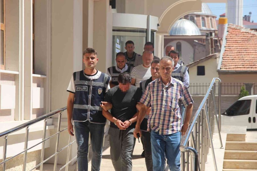 Konya’dan 100 Bin Liralık Döviz Çalan Şahıslar Tutuklandı