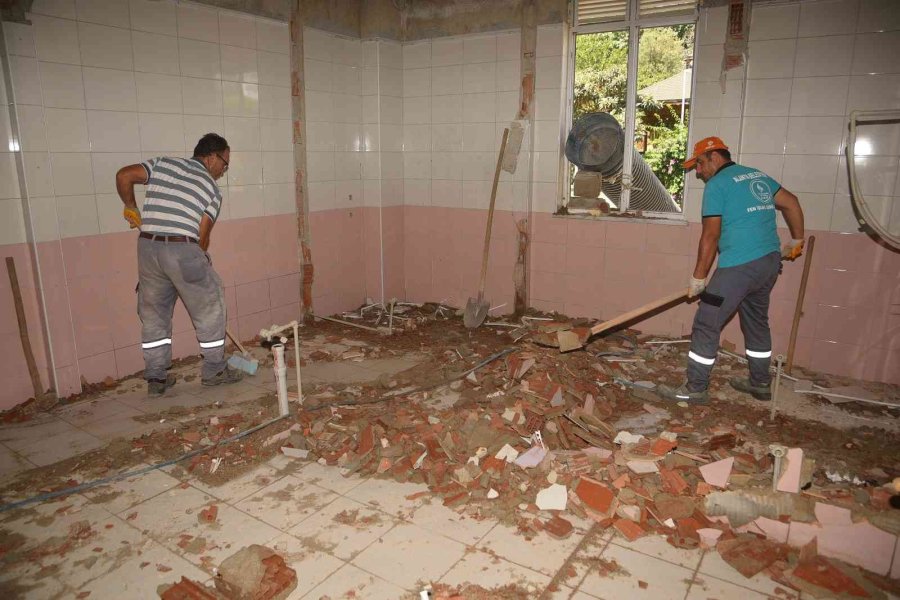 Alanya Belediyesi Okullarda Mesai Yapıyor