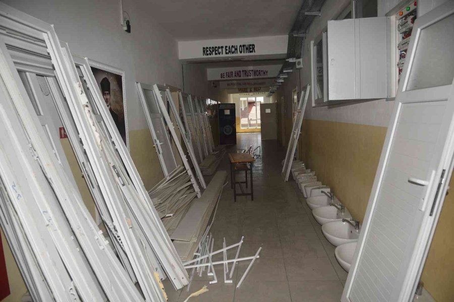 Alanya Belediyesi Okullarda Mesai Yapıyor