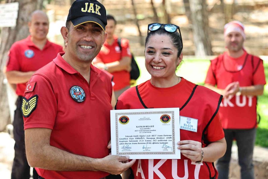 Stk’lara Hayvan Arama Kurtarma Eğitimi