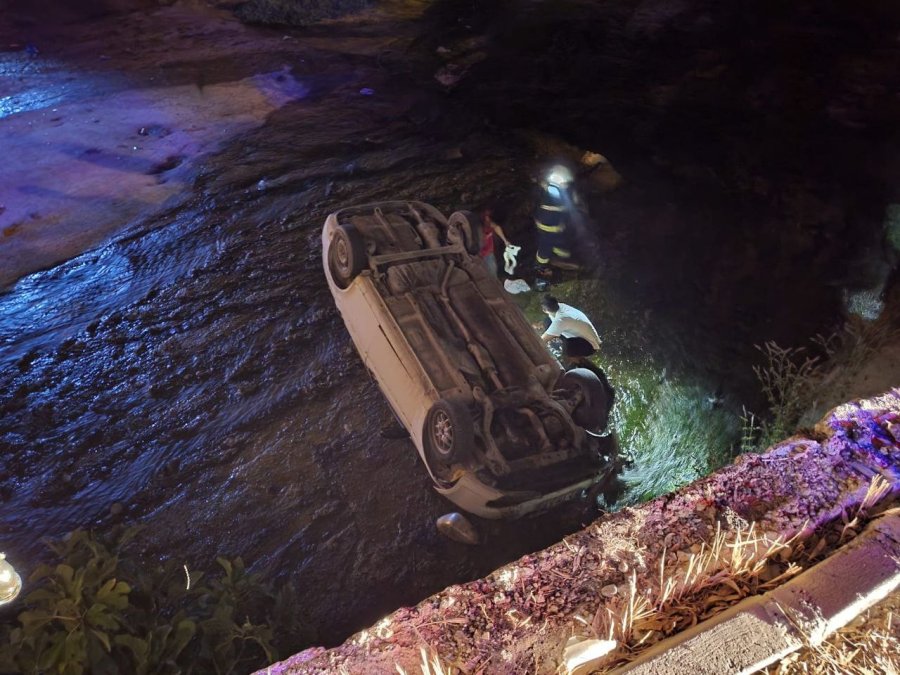 Kontrolden Çıkan Otomobil Dere Yatağına Uçtu:1 Yaralı