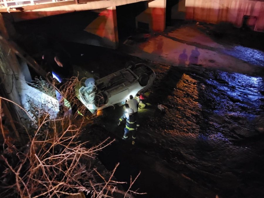 Kontrolden Çıkan Otomobil Dere Yatağına Uçtu:1 Yaralı