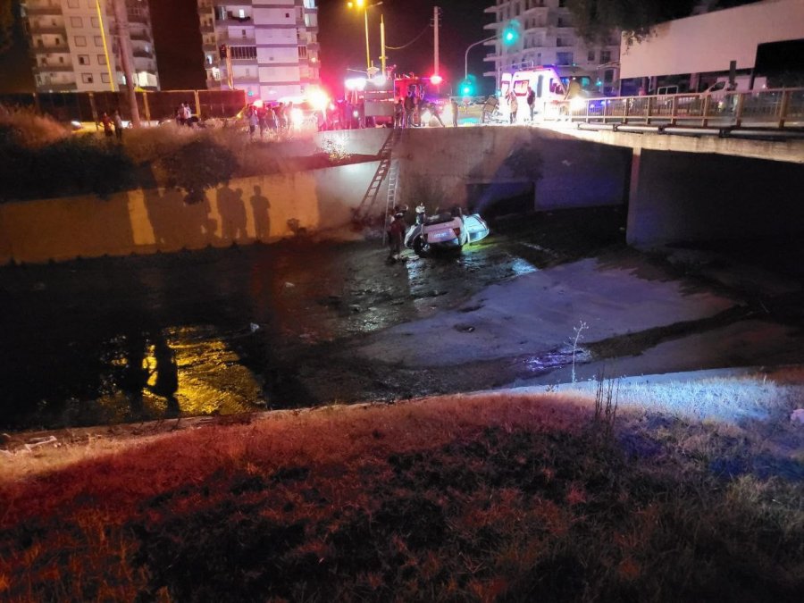 Kontrolden Çıkan Otomobil Dere Yatağına Uçtu:1 Yaralı