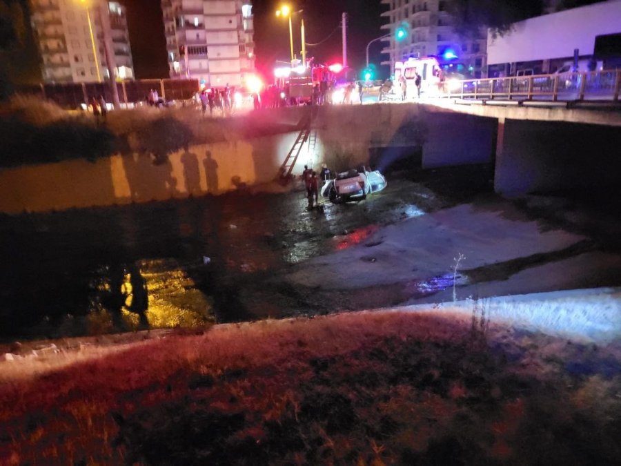 Kontrolden Çıkan Otomobil Dere Yatağına Uçtu:1 Yaralı