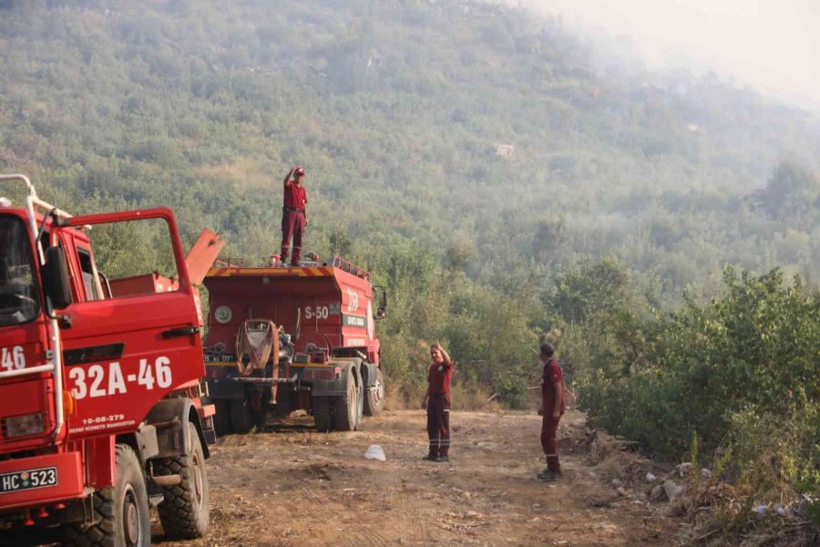 Vali Arslantaş: "yangının Kontrol Altına Alınması İçin Ekipler Cansiparene Çalışıyor"