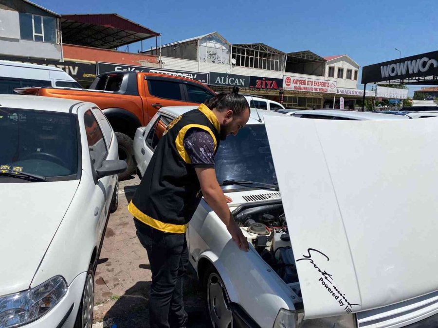 Oto Hırsızlık Polisleri Oto Pazarını Denetledi