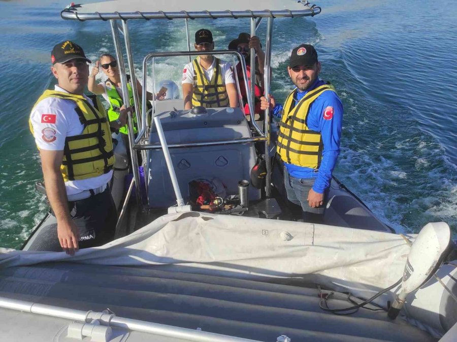 Botları Alabora Olan Şahısları Jandarma Bot Timi Kurtardı