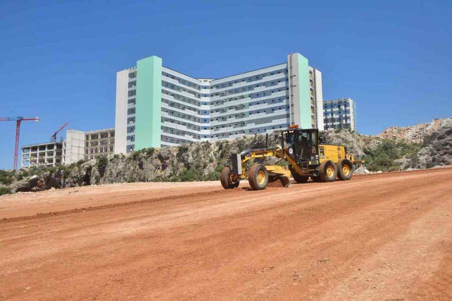 Antalya Şehir Hastanesi’ne Ulaşımı Sağlayacak Sathi Asfalt Çalışmalarını Tamamlandı