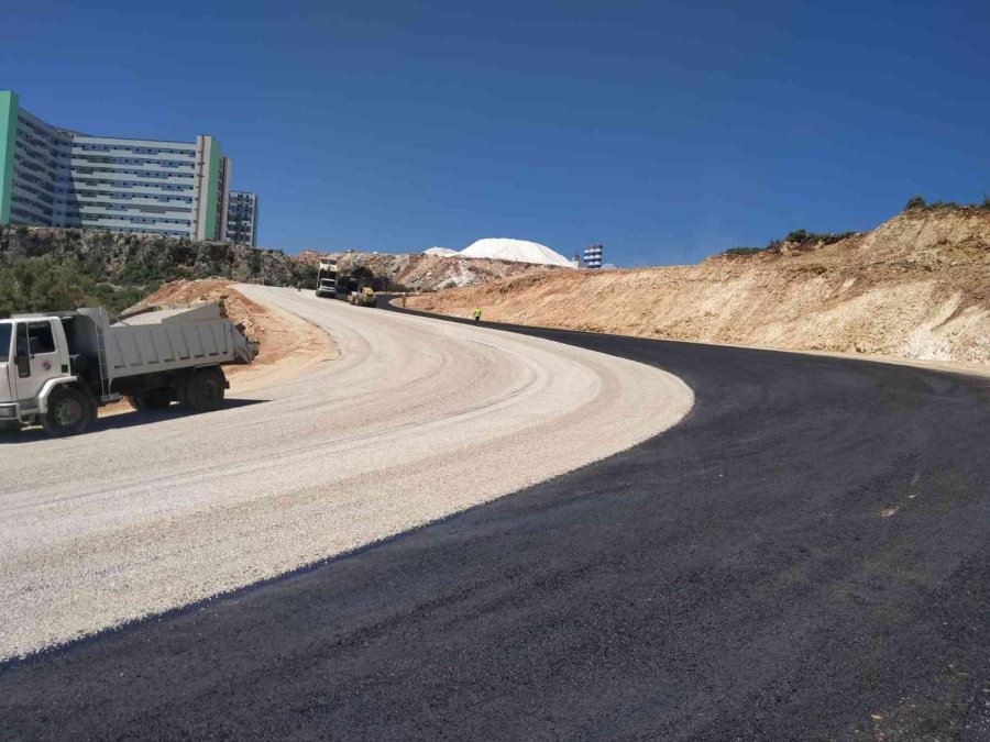 Antalya Şehir Hastanesi’ne Ulaşımı Sağlayacak Sathi Asfalt Çalışmalarını Tamamlandı