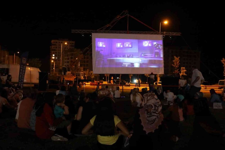 Melikgazi’de Nostaljik Açık Hava Film Günleri Başladı