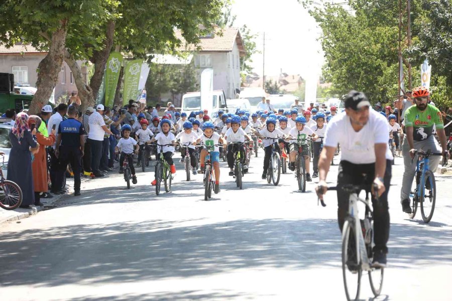 Meram’da Düz Bisiklet Yarışları Heyecanı Sürüyor