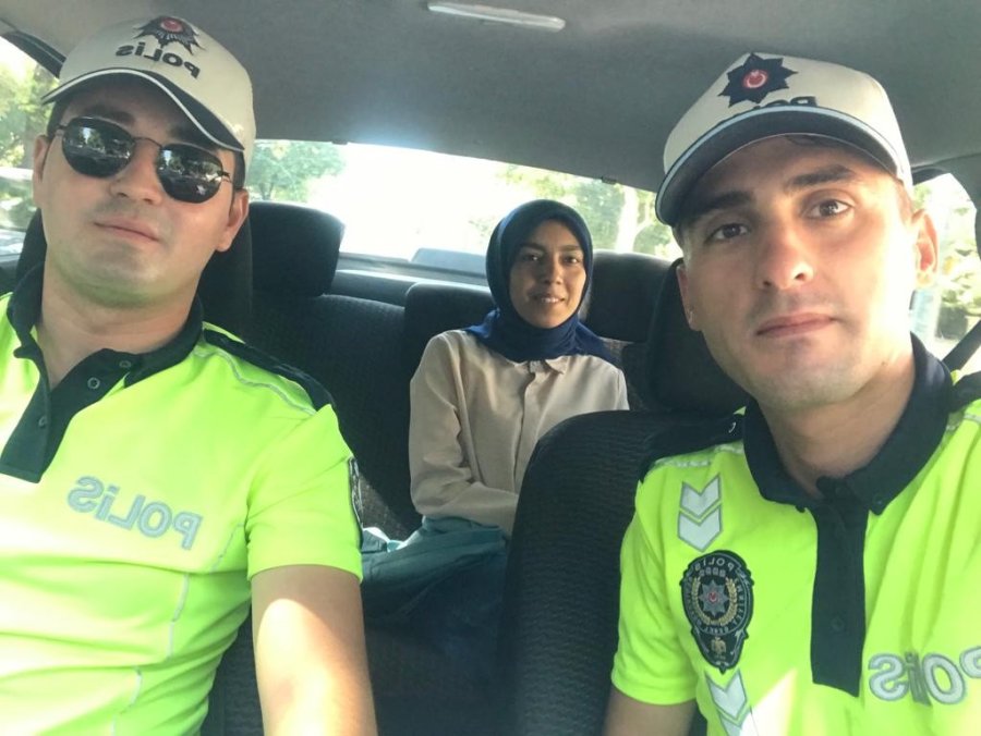 Konya Polisi Kpss’ye Geç Kalan Adayların Yardımına Koştu