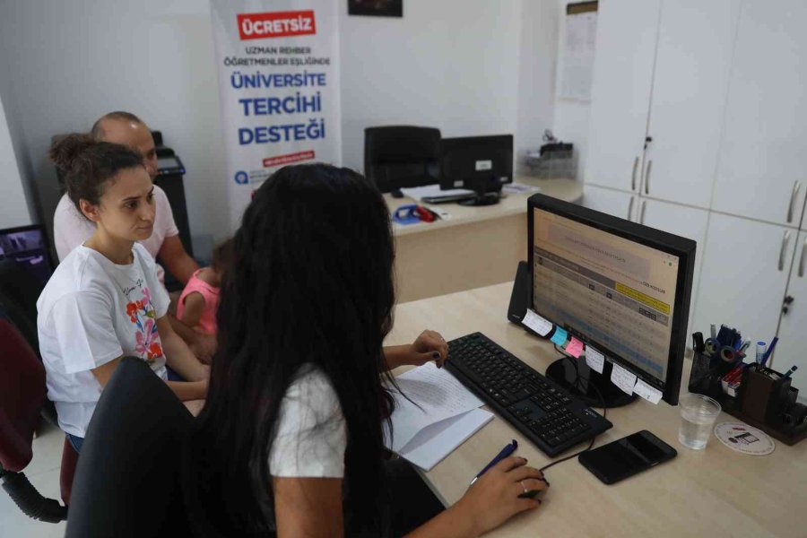 Büyükşehirden, Üniversite Adaylarına Ücretsiz Tercih Desteği