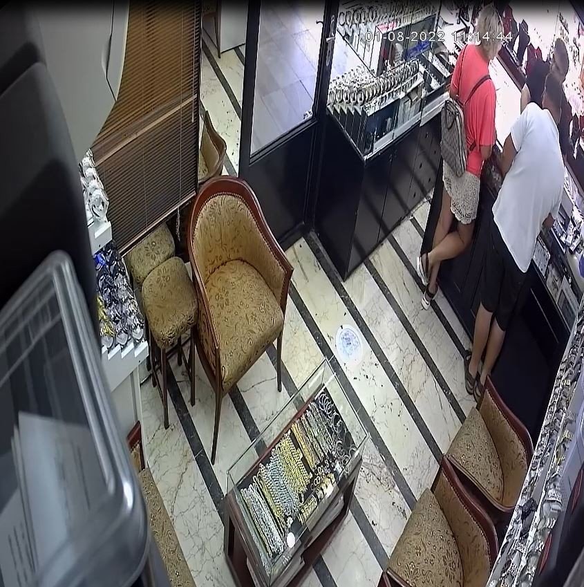 Macaristanlı Çiftin Kuyumcudaki Hırsızlığı, İşyeri Sahibinin Dikkatine Takıldı