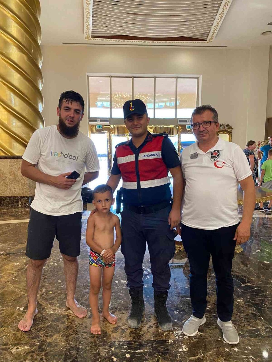 Kemer’de Kaybolan 2 Turist Çocuk, Jandarma Ekiplerince Bulundu