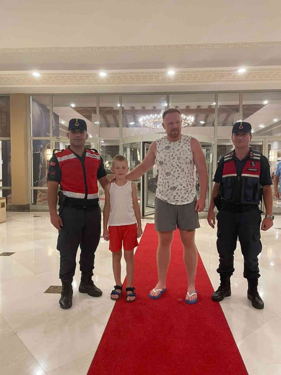 Kemer’de Kaybolan 2 Turist Çocuk, Jandarma Ekiplerince Bulundu