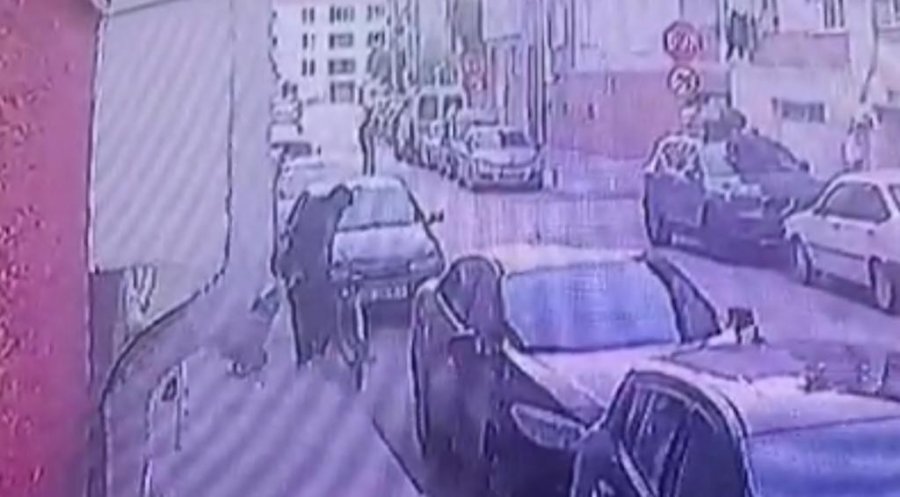 Elektrik Sayacı Çaldığı İddia Edilen Hırsız Güvenlik Kamerasına Yakalandı