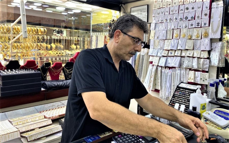 Macaristanlı Çiftin Kuyumcudaki Hırsızlığı, İşyeri Sahibinin Dikkatine Takıldı