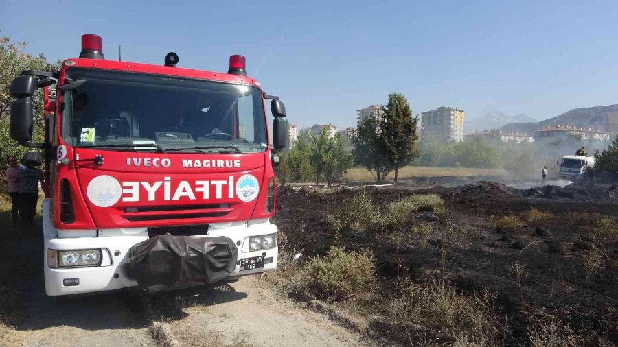 Hırsızlar Kabloları Yakmaya Çalışırken 30 Dönümlük Araziyi Yaktılar