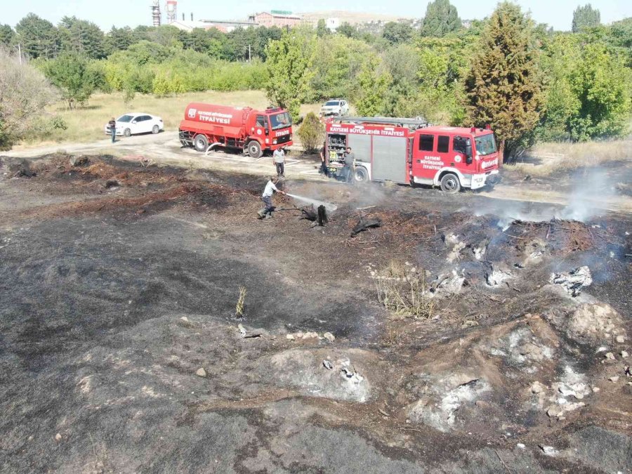 Hırsızlar Kabloları Yakmaya Çalışırken 30 Dönümlük Araziyi Yaktılar