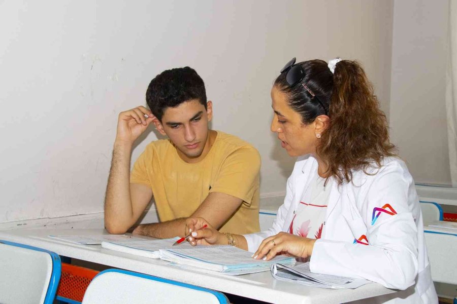 Engelli Öğrenci, Engelleri Büyükşehir Belediyesinin Desteği İle Aştı