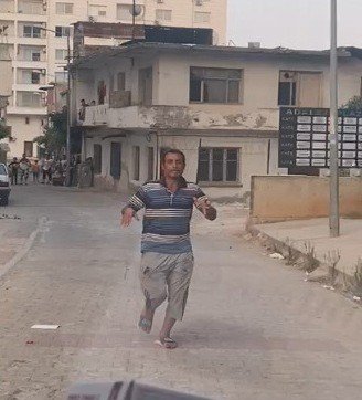 Ambulansa Kafa Attı, Araca Zarar Vermeye Çalıştı