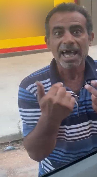 Ambulansa Kafa Attı, Araca Zarar Vermeye Çalıştı