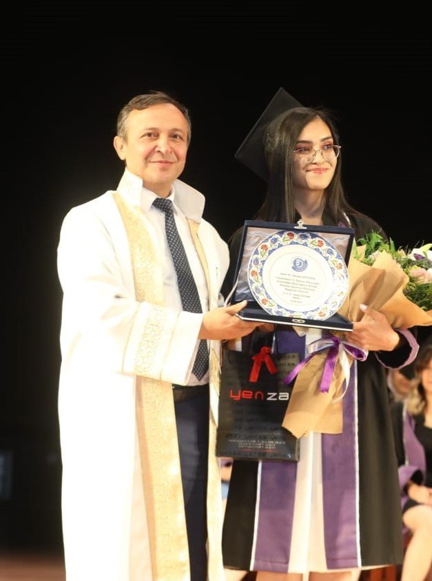 Erü Diş Hekimliği Fakültesi’nde Mezuniyet Heyecanı