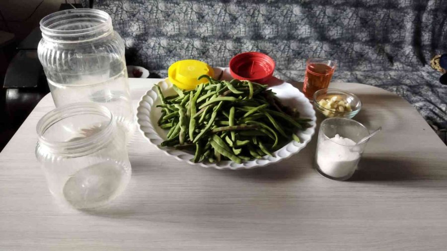 Eskişehir’de Taze Fasulye Turşuları Kurulmaya Başladı
