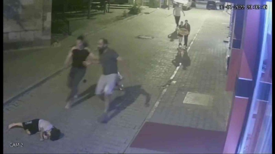 Trafiğe Kapalı Alanda Motosikletin Çocuğu Çarpma Anı Kamerada