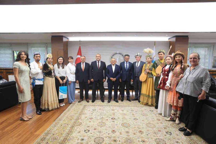 Başkan Büyükkılıç’a Türk Dünyasından ’dombralı’ Ziyaret