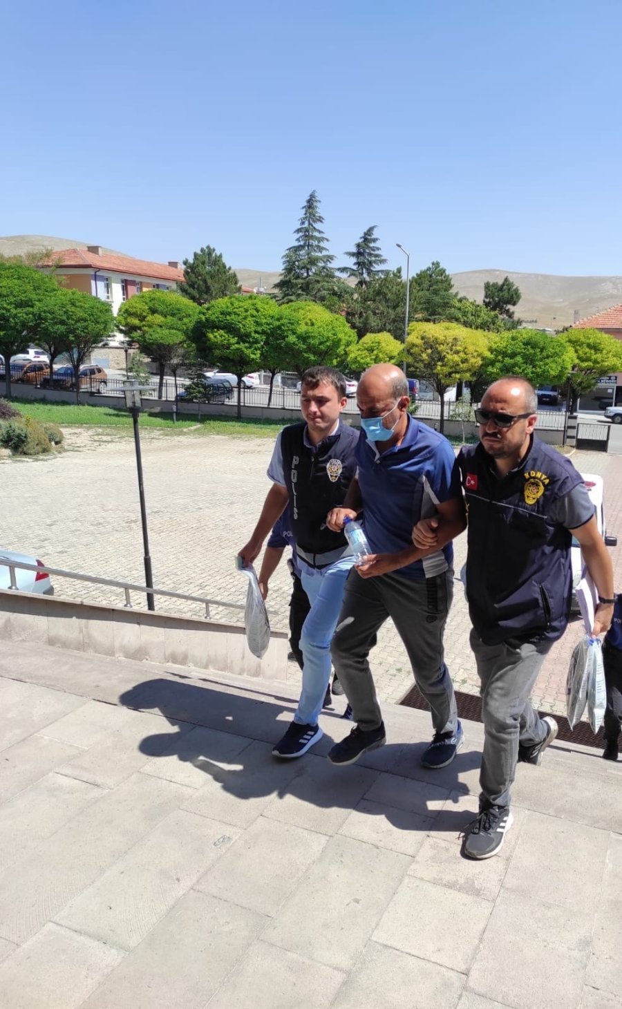 Konya’da Evde Saksıda Uyuşturucu Yetiştiren Şüpheli Tutuklandı